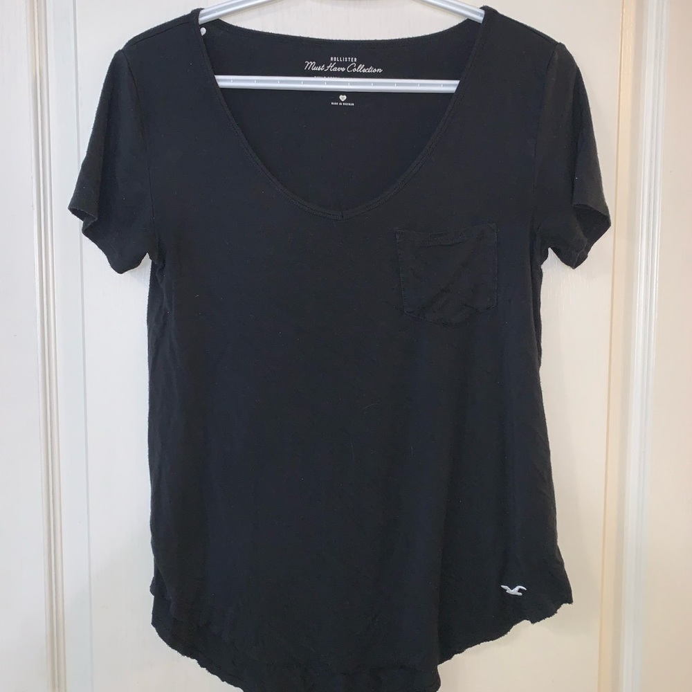 Hollister Must-Have Collection black pocket tee